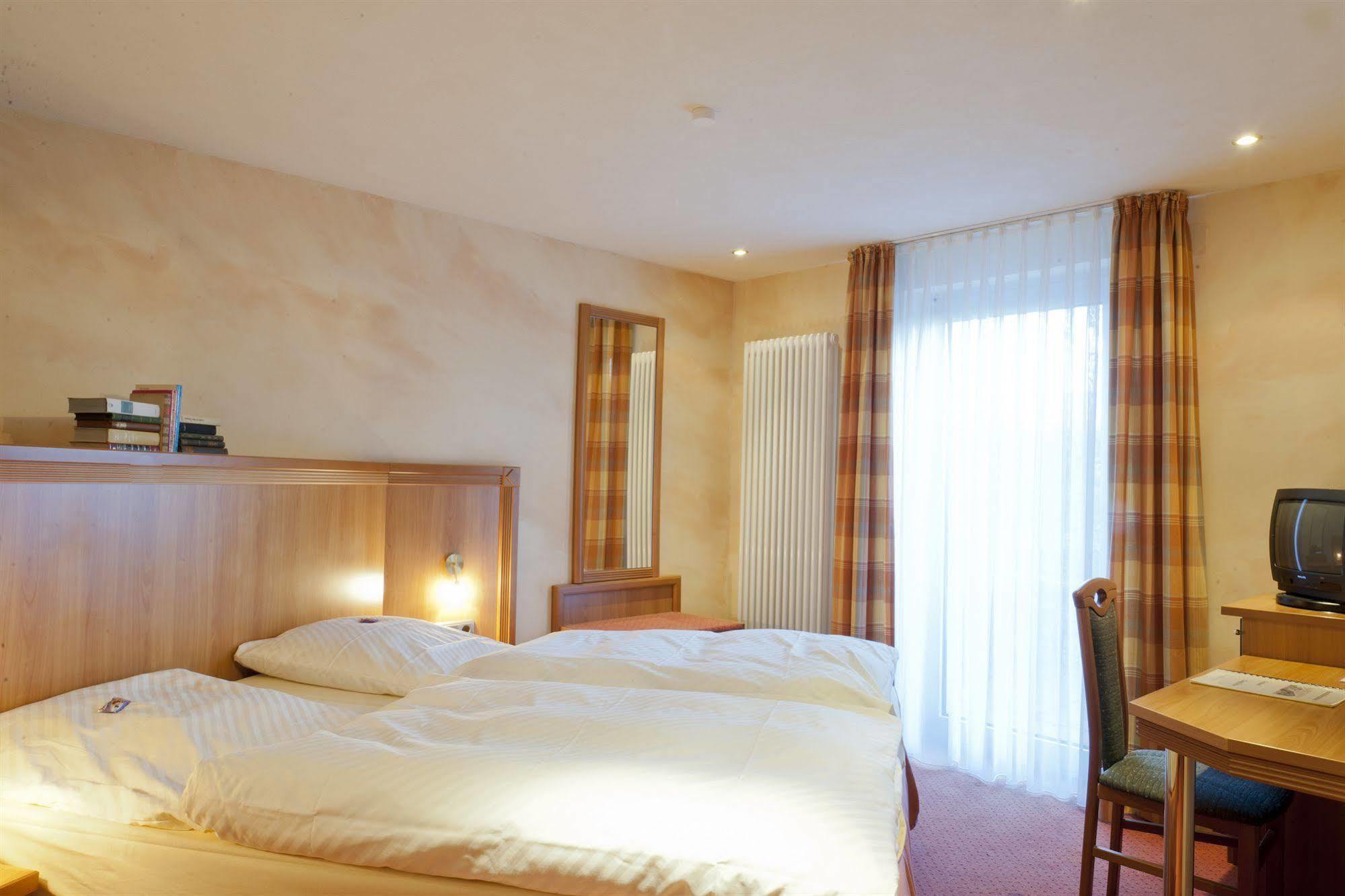 Gutshof Ziegelhuette Hotel Edenkoben Ngoại thất bức ảnh