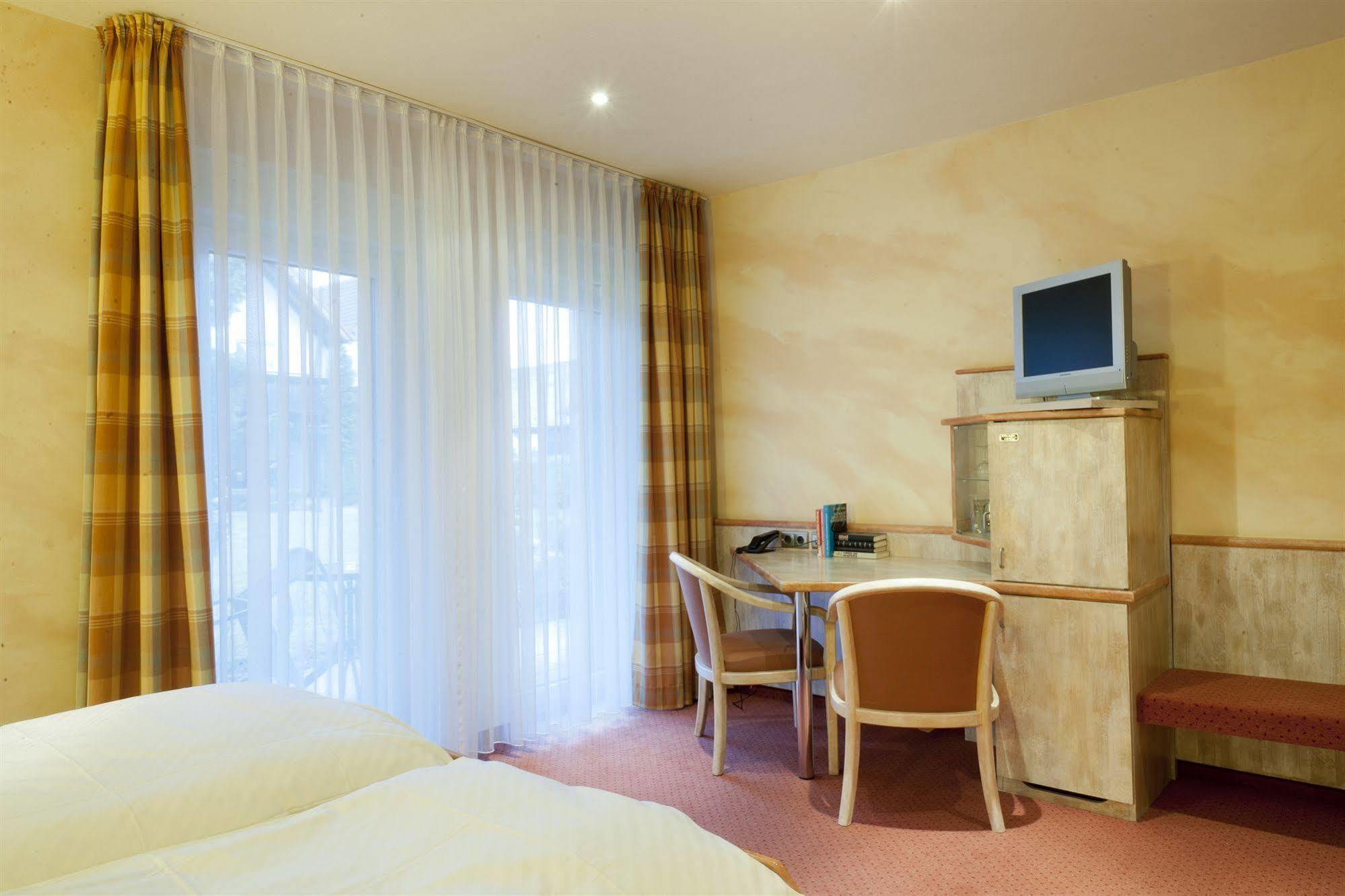 Gutshof Ziegelhuette Hotel Edenkoben Ngoại thất bức ảnh