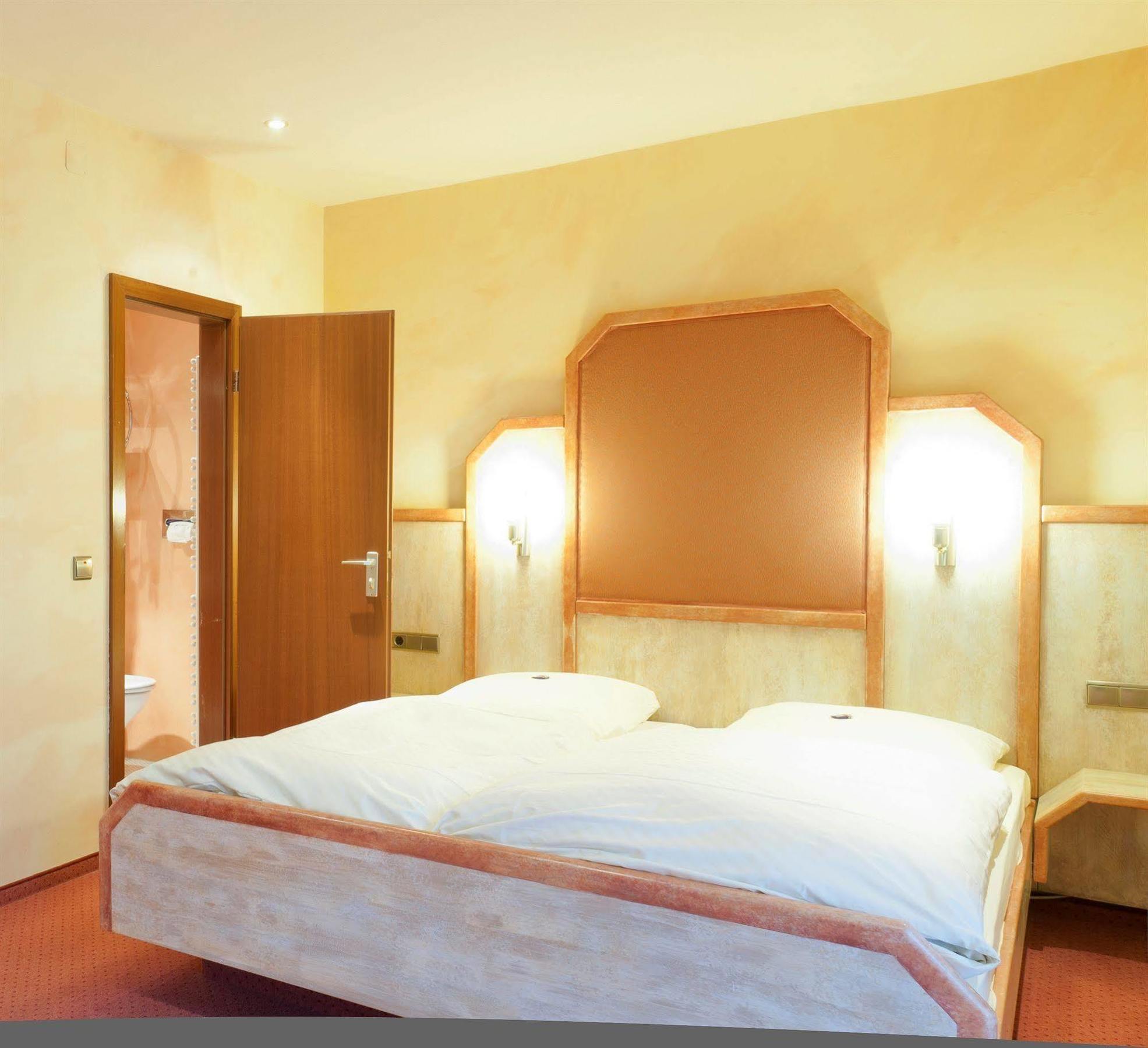 Gutshof Ziegelhuette Hotel Edenkoben Ngoại thất bức ảnh